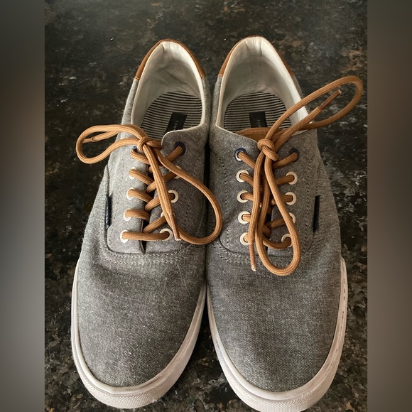 Mens shoes size 11. - Picture 2 of 3